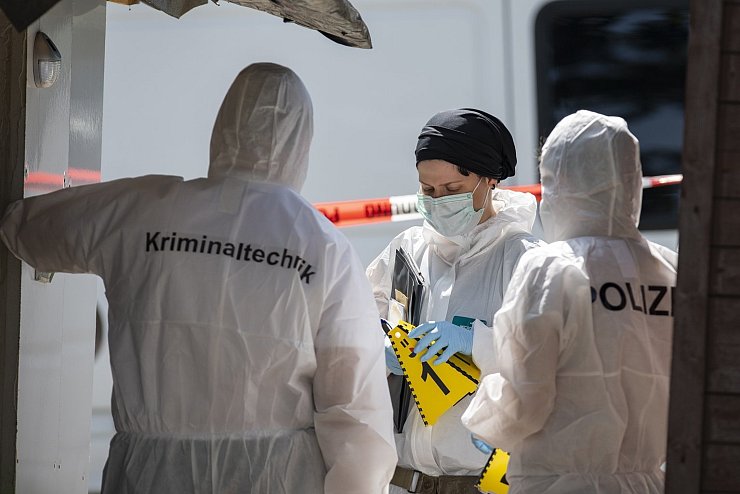 Neue Durchsuchung - &copy; Foto: Guido Kirchner