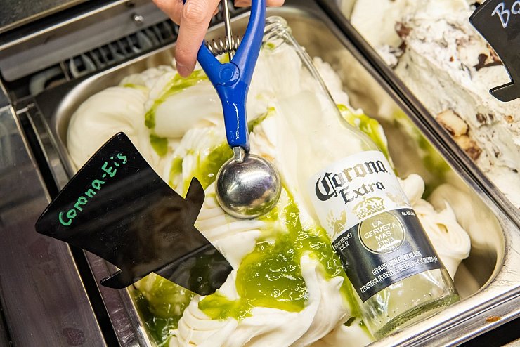 Wer «Corona» alles im Namen trägt - © Foto: Peter Kneffel/dpa