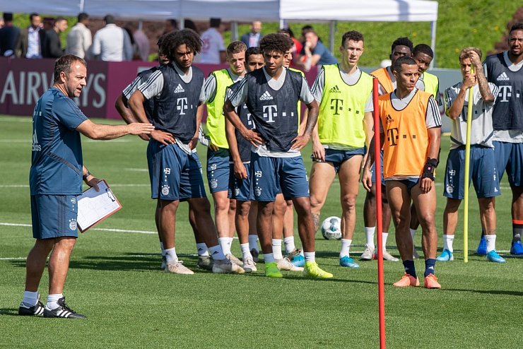 FCB-Coach - &copy; Foto: Peter Kneffel/dpa