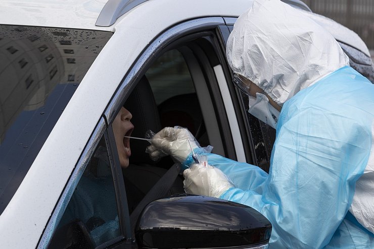 Drive-In-Test - &copy; Foto: Lee Sang-ho/XinHua/dpa