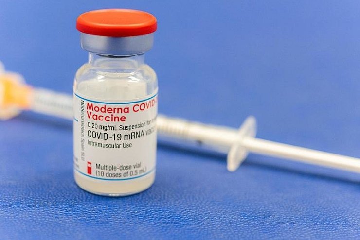 Moderna-Impfstoff - &copy; Foto: Mohssen Assanimoghaddam/dpa