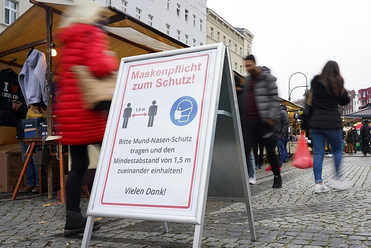 Hinweisschild - &copy; Foto: J&ouml;rg Carstensen/dpa