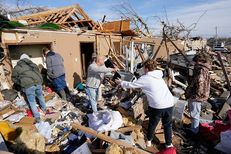 Tornados in den USA - © Foto: Mark Humphrey/AP/dpa