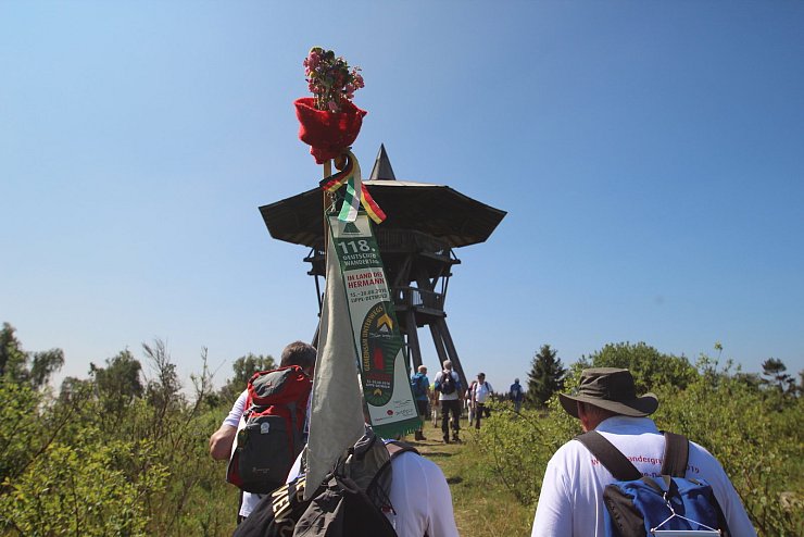 Am ersten Tag ging es für die 17-köpfige Wandergruppe von Horn-Bad Meinberg nach Bad Driburg. - © Niklas Böhmer