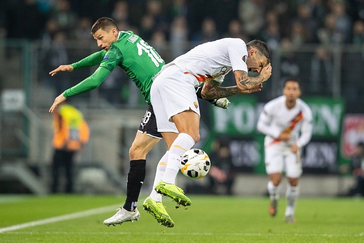 Zweikampf - &copy; Foto: Marcel Kusch/dpa