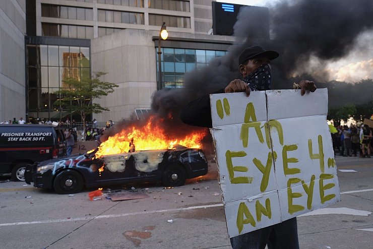Demonstrant - &copy; Foto: Ben Gray/Atlanta Journal-Constitution/AP/dpa