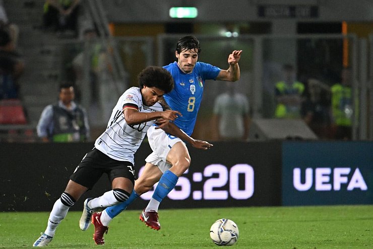 - &copy; Federico Gambarini/dpa