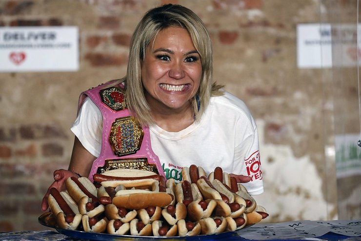 Hotdog-Wettessen in New York - &copy; Foto: John Minchillo/AP/dpa