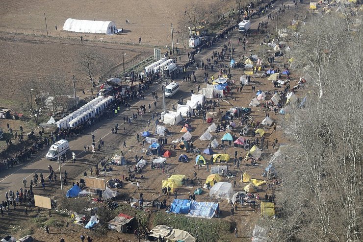 Provisorisches Lager - &copy; Foto: --/Turkish Interior Ministry/AP/dpa