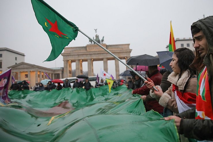Demonstranten in Berlin - &copy; Foto: J&ouml;rg Carstensen/dpa