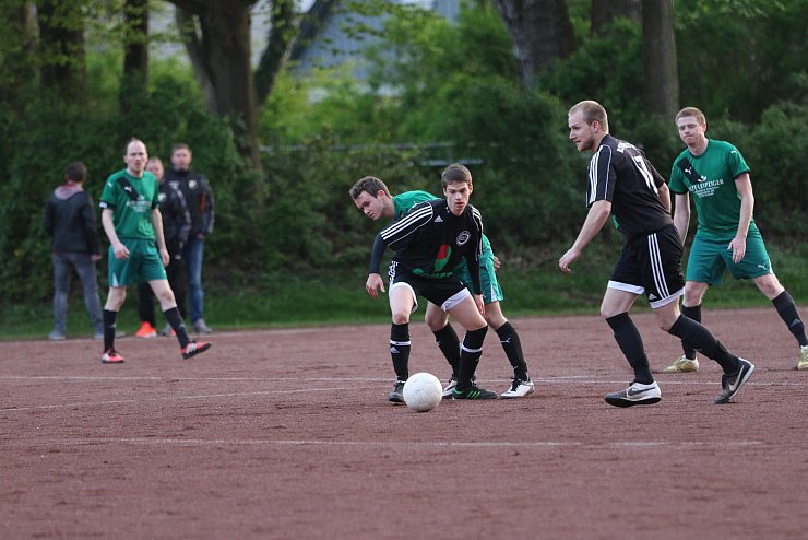 Der RSV Hörste gewinnt bei der Reserve des SuS Pivitsheide und bleibt erster Verfolger vom CSL Detmold im Aufstiegskampf der Detmolder B-Liga. - © Oliver König