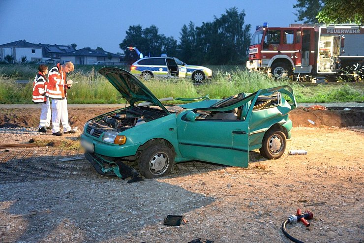Keine Rettung mehr gab es am Sonntagmorgen für einen 33-Jährigen Gütersloher nach einem schweren Unfall auf der Bokeler Straße. - © Andreas Eickhoff
