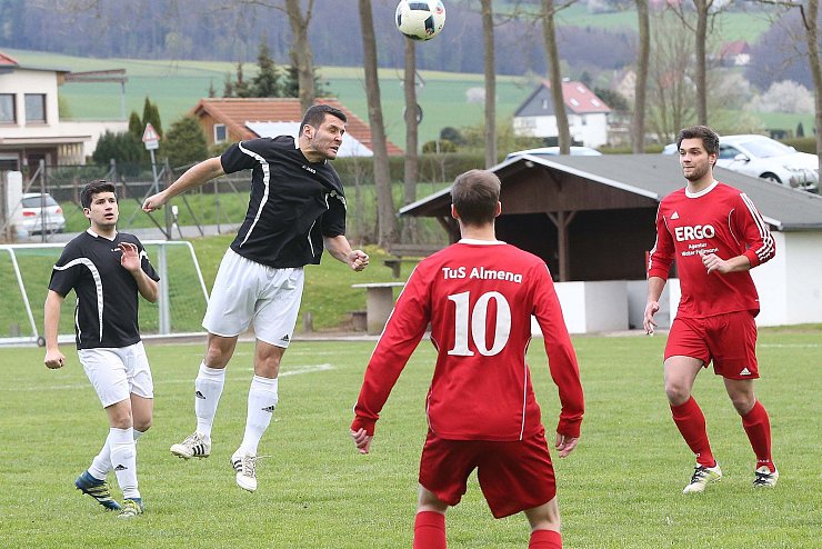 Bega Humfeld gegen Almenia - © Paul Cohen