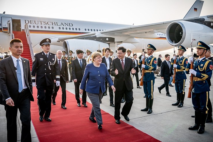 Landung in China - &copy; Foto: Michael Kappeler