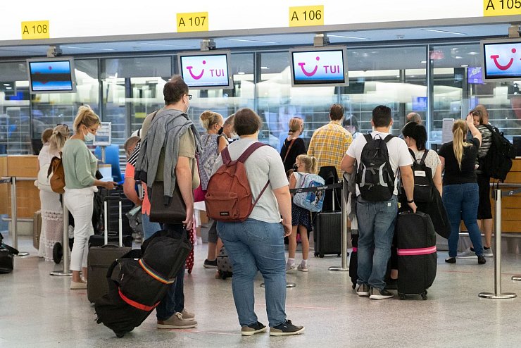 Tui sagt Pauschalreisen nach Spanien ab - &copy; Foto: Peter Steffen/dpa