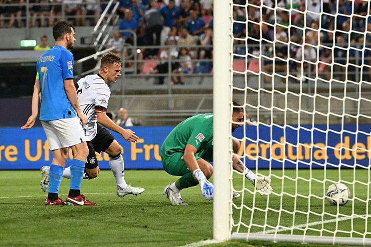 - &copy; Federico Gambarini/dpa