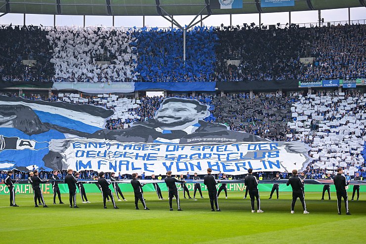 Auch die Choreo der Arminia-Fans war erstklassig. - © Teresa Kroeger/RHR-FOTO