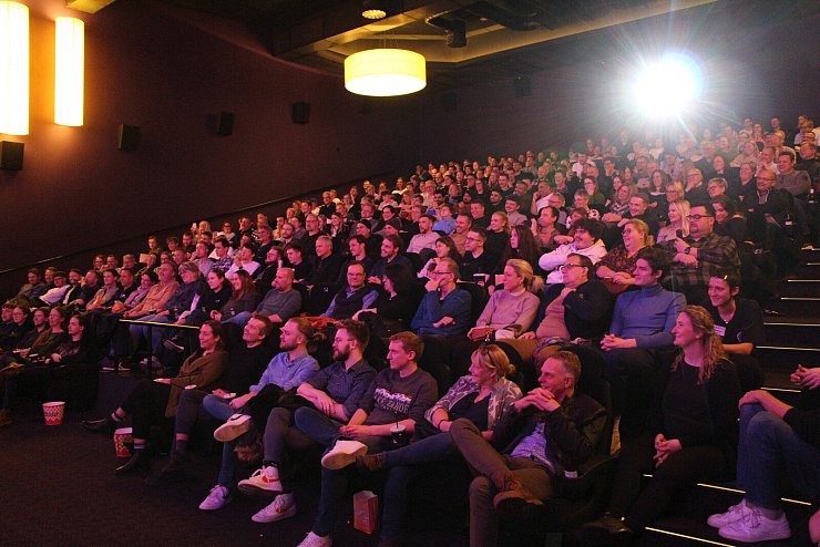 Der Andrang anlässlich des Stromberg-Abends ist riesig, die Filmwelt Lage konnte zwei Kinosäle komplett ausverkaufen. - © Till Brand