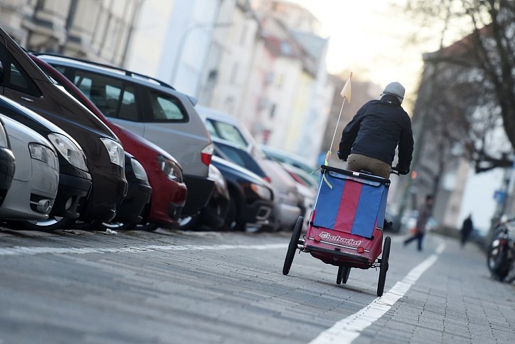 Fahrradanh&auml;nger - &copy; Foto: Tobias Hase/dpa-tmn