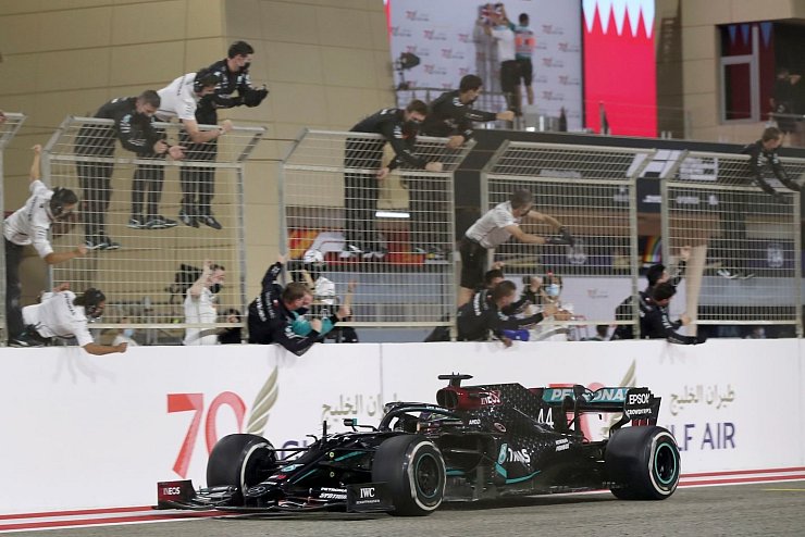 Lewis Hamilton - © Foto: Tolga Bozoglu/Pool EPA/AP/dpa
