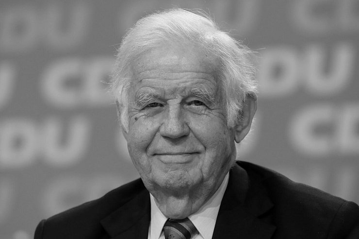 Kurt Biedenkopf - &copy; Foto: Roland Weihrauch/dpa