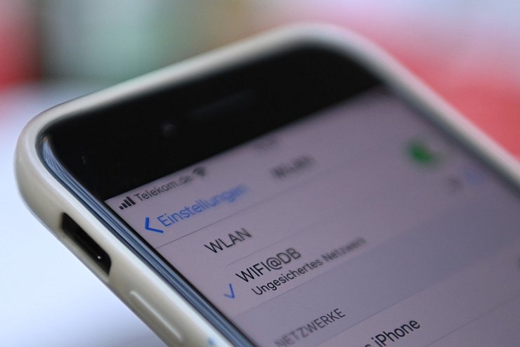 Bahn startet kostenloses WLAN an mehr als 100 Bahnh&ouml;fen - &copy; Foto: Britta Pedersen/dpa-Zentralbild/dpa