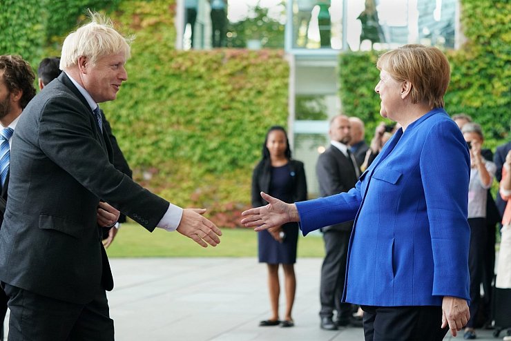 Handschlag - &copy; Foto: Kay Nietfeld