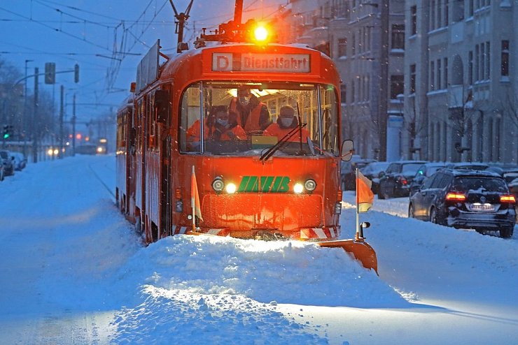 Schneepflug - &copy; Foto: Peter Gercke/dpa-Zentralbild/dpa