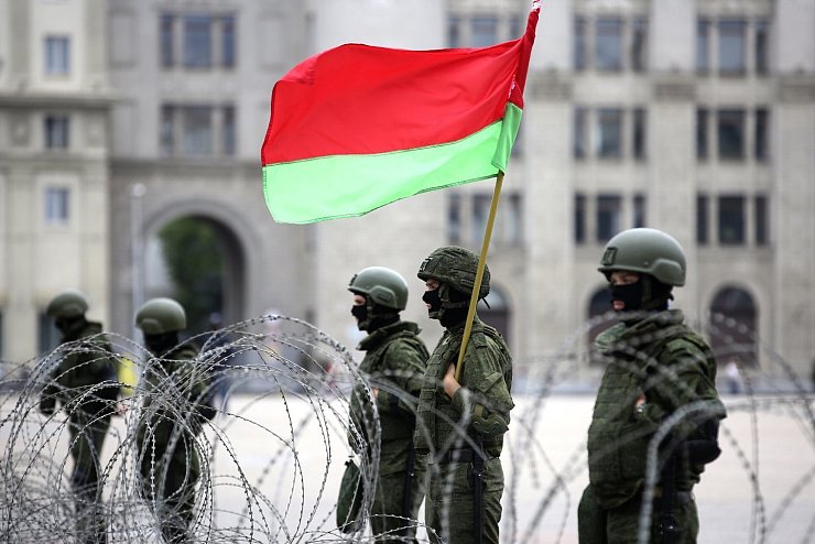 Einsatzkräfte in Belarus - © Foto: Uncredited/Tut.by/AP/dpa