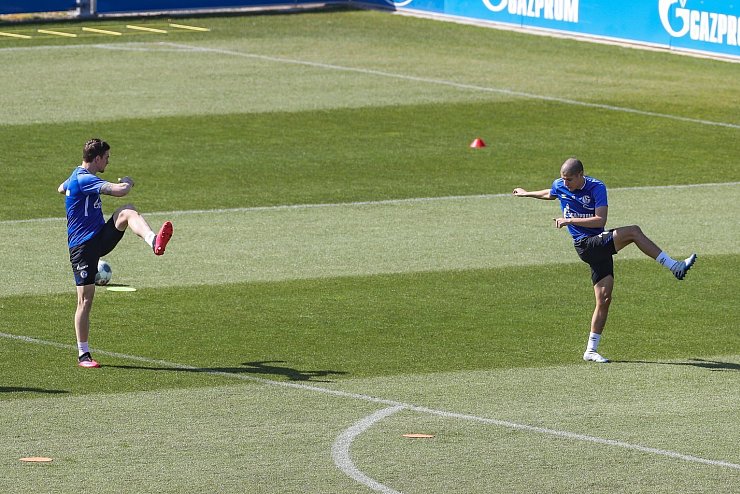 Schalke-Spieler - &copy; Foto: Guido Kirchner/dpa