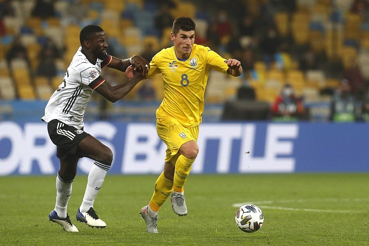 Arbeit gegen den Ball - &copy; Foto: Efrem Lukatsky/AP/dpa