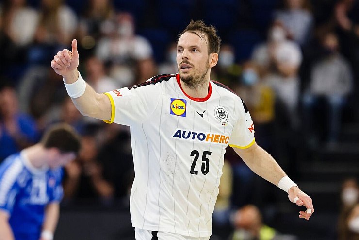 - &copy; Frank Molter/dpa