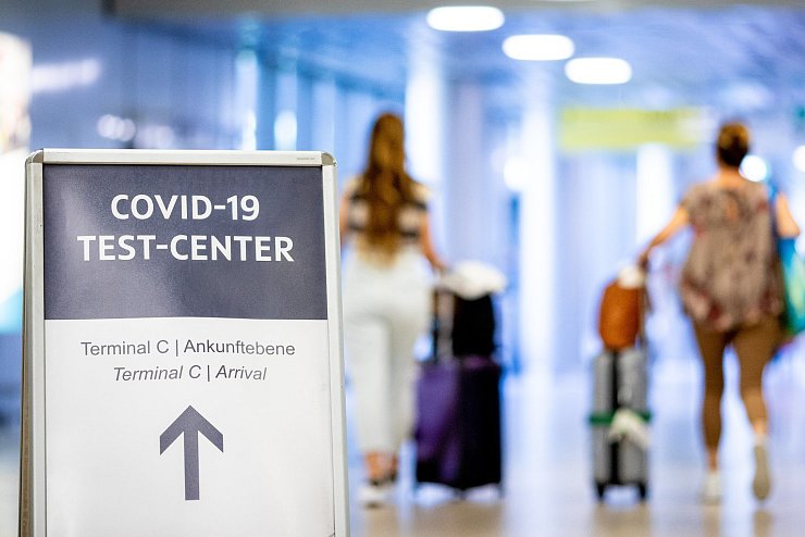 Hinweisschild - &copy; Foto: Moritz Frankenberg/dpa