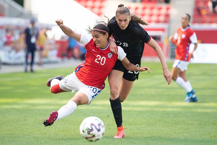 Zweikampf - &copy; Foto: Sebastian Gollnow/dpa