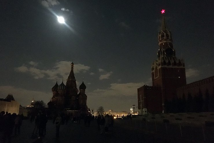 Earth Hour - Kreml - &copy; Foto: Christian Thiele/dpa