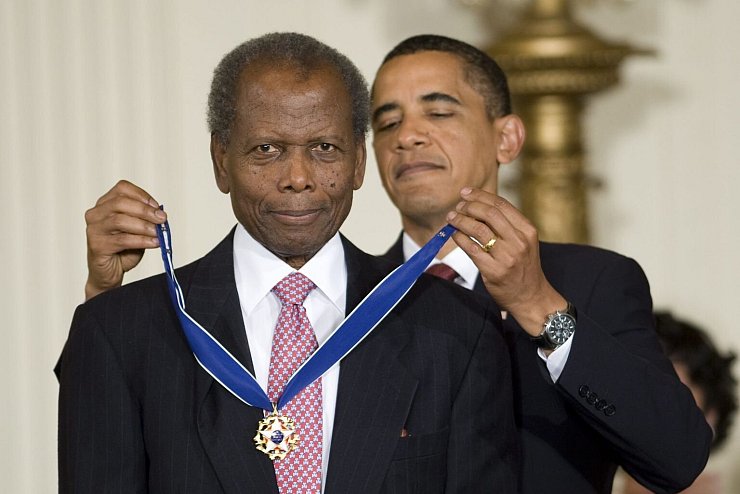 Sidney Poitier + Barack Obama - &copy; Foto: Matthew Cavanaugh/epa/dpa