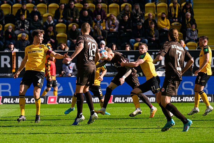 - &copy; Robert Michael/dpa-Zentralbild/dpa