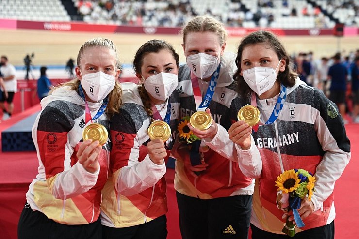 Gold-Frauen - &copy; Foto: Sebastian Gollnow/dpa