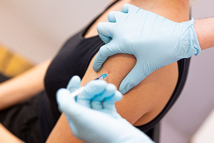 Corona-Schutzimpfungen - &copy; Foto: Moritz Frankenberg/dpa