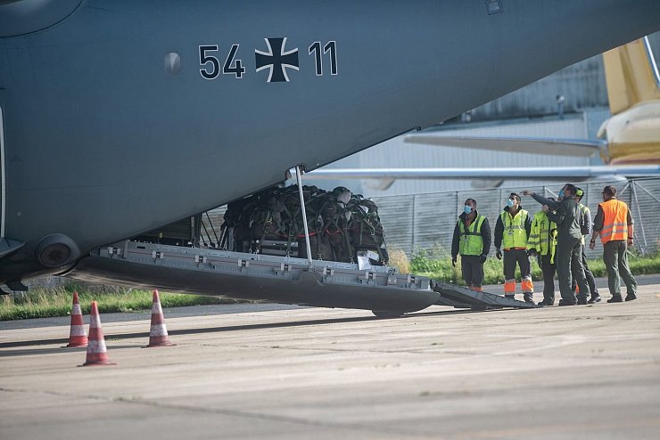 Ausladen - &copy; Foto: Paulo Mumia/dpa