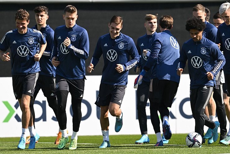 - &copy; Arne Dedert/dpa