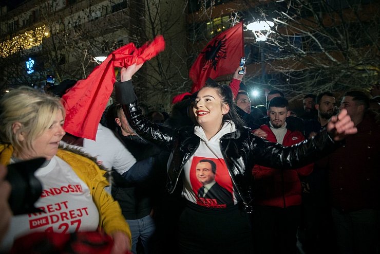 Jubel in Pristina - &copy; Foto: Visar Kryeziu/AP/dpa