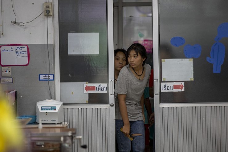 Suche - &copy; Foto: Gemunu Amarasinghe/AP/dpa