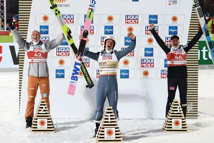 Siegerehrung - &copy; Foto: Daniel Karmann/dpa