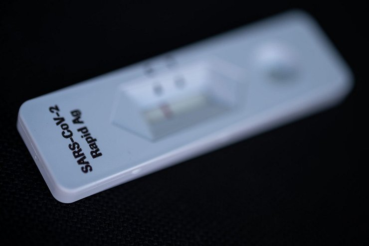 Antigen-Test - &copy; Foto: Sebastian Gollnow/dpa