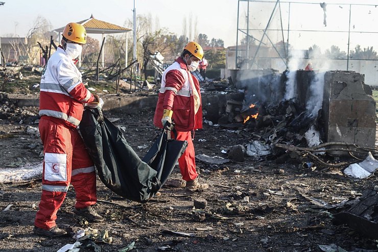 Passagierflugzeug nahe Teheran abgest&uuml;rzt - &copy; Foto: Mahmoud Hosseini/dpa