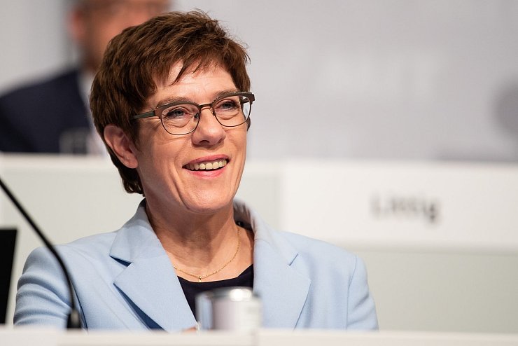 Kramp-Karrenbauer - &copy; Foto: Swen Pf&ouml;rtner/dpa