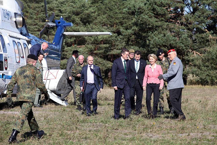 Deutsch-Britisches Ministertreffen - Ursula von der Leyen in Augustdorf - © Bernhard Preuß