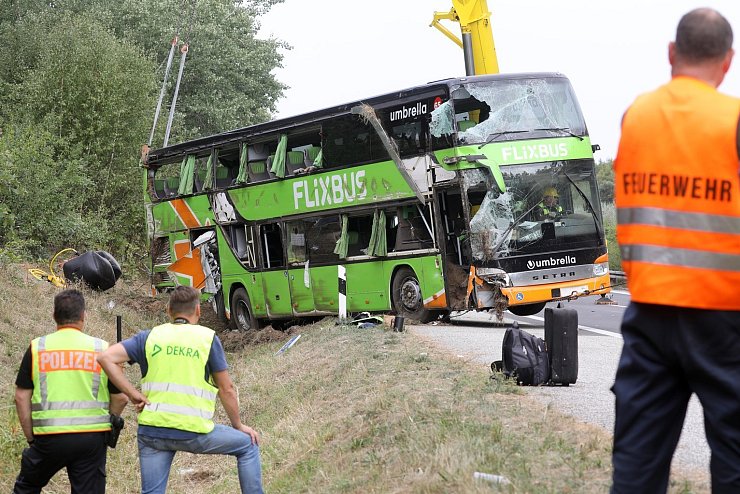 Rettungskräfte im Einsatz - © Foto: Bernd Wüstneck