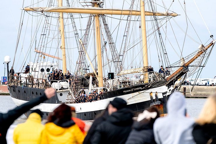 Nach halbem Jahr auf See zur&uuml;ck - &copy; Foto: Hauke-Christian Dittrich/dpa